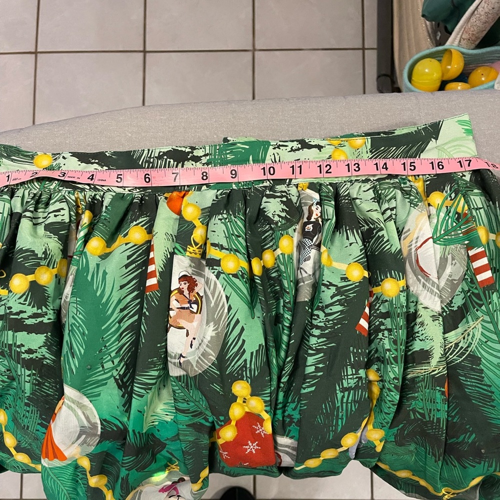Unique vintage novelty Christmas light up skirt EUC. - Picture 10 of 10